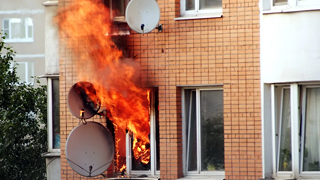 Trei copii raniti intr-o explozie din locuinta lor