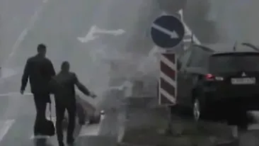 VIDEO Moartea la volan! Un barbat a murit in timp ce conducea masina printr-un oras din Rusia