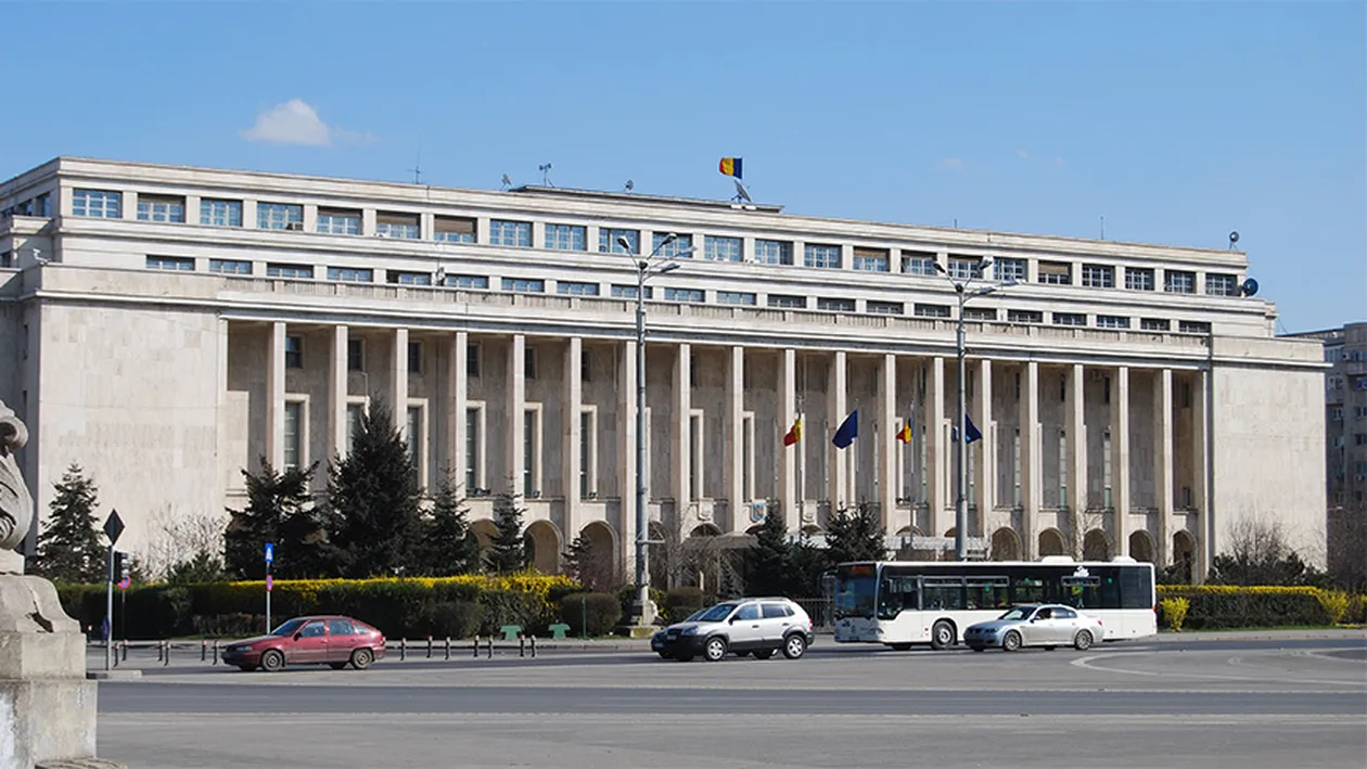 Un bărbat şi-a dat foc în fata Guvernului