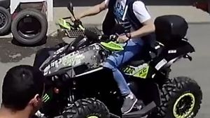 Filmări exclusive surprinse de camerele video. El e cel mai tupeist hoţ din România! Recompensă incredibilă pe capul lui: cine-l recunoaşte să scrie instant la pont@cancan.ro si va primi ......