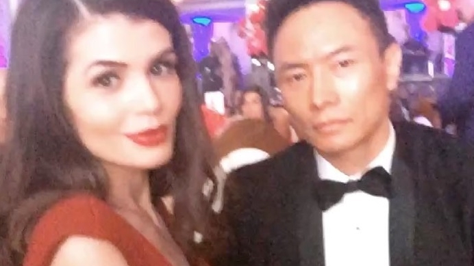 Monica Gabor s-a filmat cu Mr. Pink la inaugurarea aplicaţiei lor! Ramona a reacţionat, după ce s-a spus că l-ar vrea pentru ea