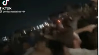 Distracția din cluburi a continuat pe plajă, în Costinești. Mii de oameni au ignorat măsurile de protecție