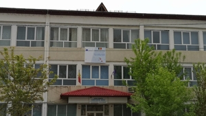 Un liceu din Teleorman a fost vandalizat. Femeia de serviciu a descoperit dezastrul și a sunat la 112