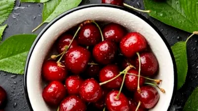 Ce se întâmplă în corpul tău dacă mănânci cireșe dulci și închise la culoare