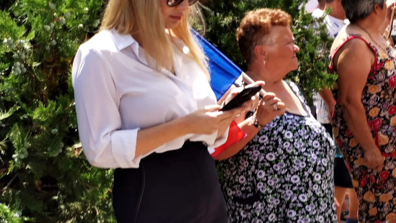 Iubita lui Liviu Dragnea este însărcinată? Irina Tănase a apărut cu o burtică suspectă la penitenciar, în așteptarea fostului șef PSD
