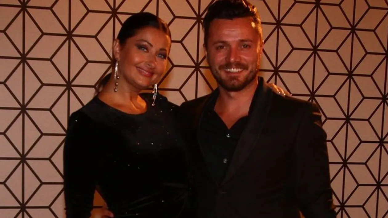 Gabriela Cristea şi Tavi Clonda s-au pozat în pat! Prietenii au observat imediat un detaliu care i-a scăpat vedetei în poză