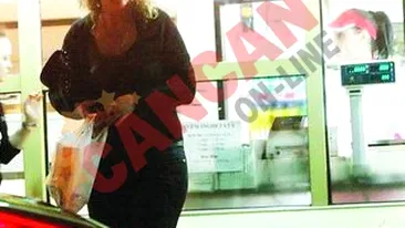 Isi hraneste sotul cu fast-food