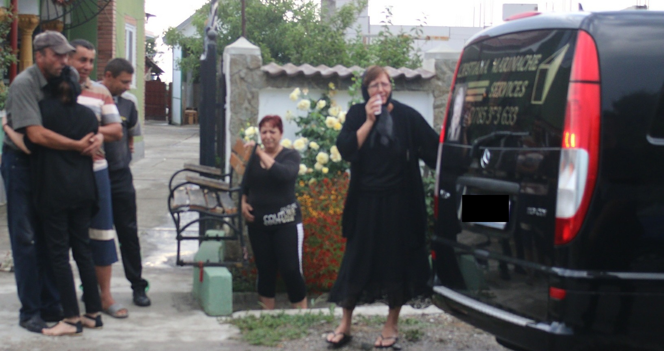Părinţii Denisei suferă cumplit şi în prezent după decesul fiicei lor