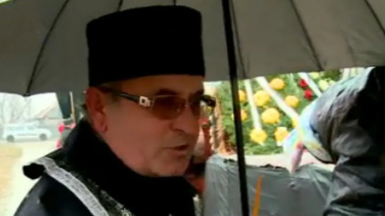 Strigator la cer! Au stat 4 zile cu mortul in casa pentru ca preotul a cerut banii inainte