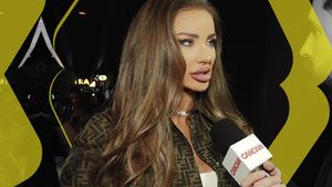 S-a elucidat misterul! Cum produce Bianca Drăgușanu 5.000 € fără să se ridice din pat?! L-a sărit pe Gabi Bădălău din schemă