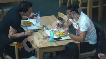 Va pupa Jean pe toti! Manelistul, vanat de fani prin mall pentru poze!