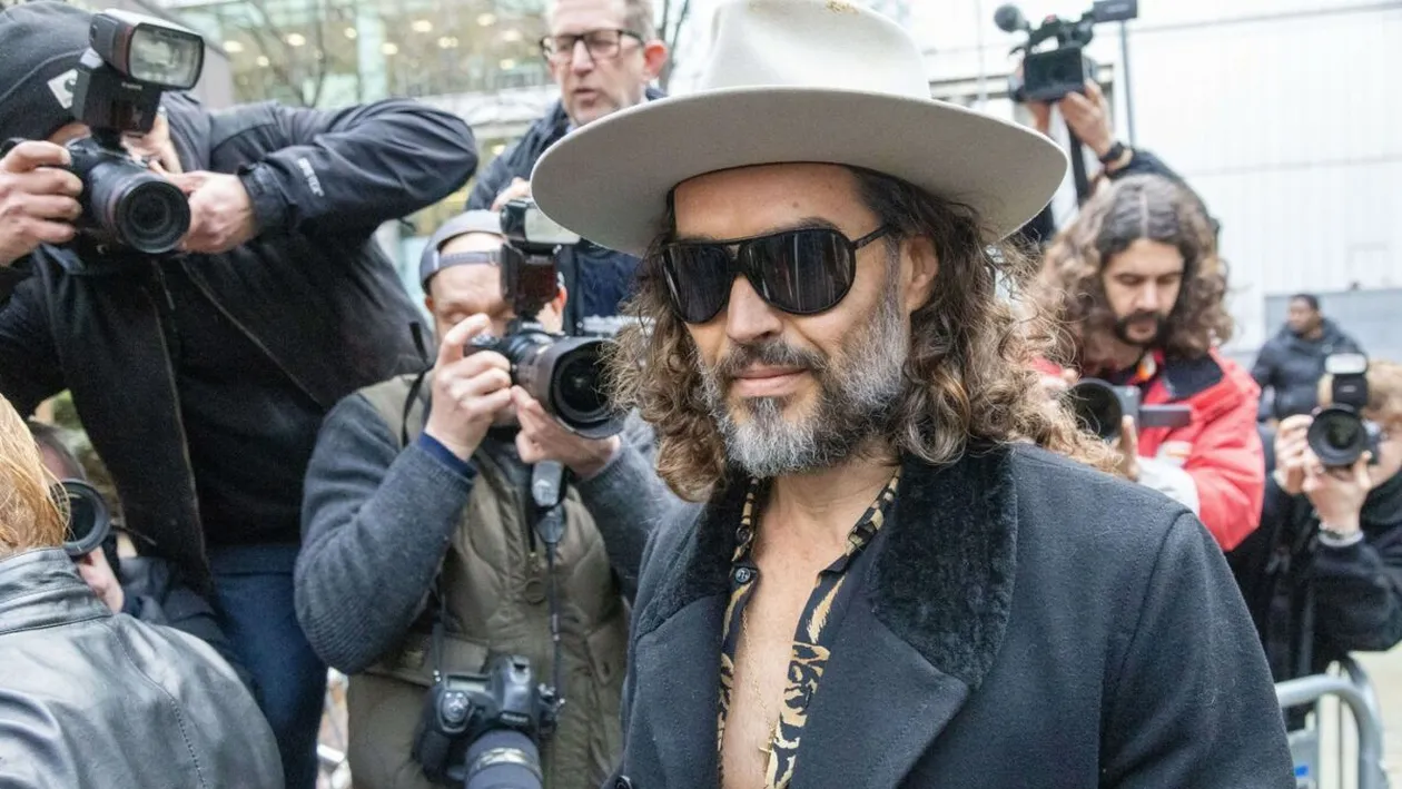 Noi acuzații grave pentru Russell Brand. Actorul pledează nevinovat și așteaptă procesul