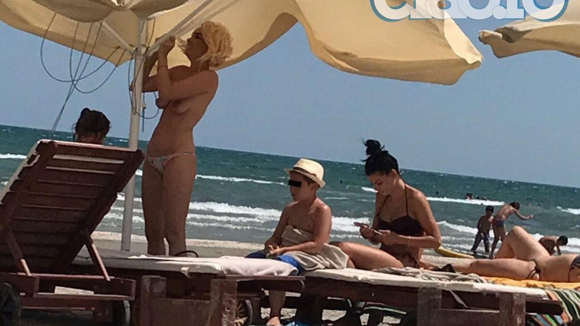 Maria Constantin, topless la plajă! Blonda a arătat ce are ea mai bun