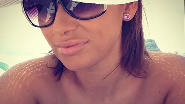 Asa fiica, asa mama! Posesoarea celui mai proeminent bust natural din showbiz, Roxana Vancea este intrecuta doar de... mama ei!