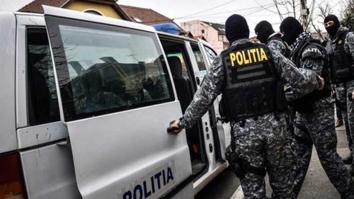 Șapte persoane au fost reținute de polițiștii și procurorii DIICOT Călărași într-un dosar de trafic de droguri