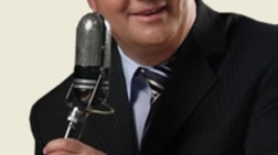 Si-a revenit spectaculos din depresie! Cantaretul orb se bucura acum din nou de viata, fara sa mai aiba grija zilei de maine!