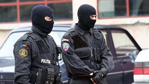 Avocaţi şi executori ridicaţi chiar de la tribunal de mascaţi. Desfăşurare de forţă în dosarul devalizării staţiunii Herculane