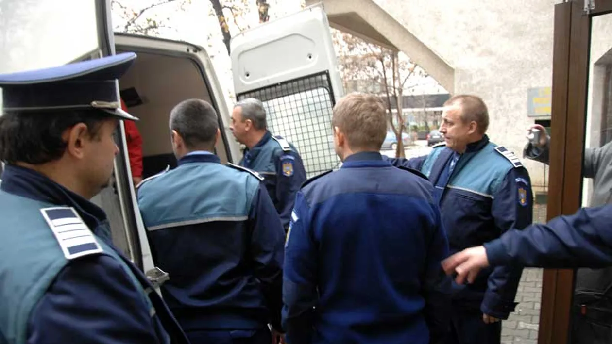 Polițist din Craiova, arestat după ce a întreţinut relaţii sexuale cu o fată de 13 ani