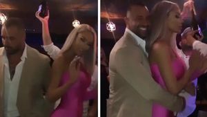 Bombă în showbiz! Bianca Drăgușanu și Alex Bodi, din nou împreună? Au fost surprinși îmbrățișați într-un club din Mamaia. VIDEO
