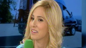 Uite cum arata rulota "minune" in care Dana Rogoz a fost ceruta in casatorie si unde si-a petrecut luna de miere! Hainele fashionistei au incaput doar intr-un dulapior!