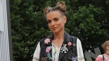 Grisine, sticksuri, bete si surcele! Parada vedetelor cu picioarele subtiri! Tonifiate si bronzate, dar parca exagerate!