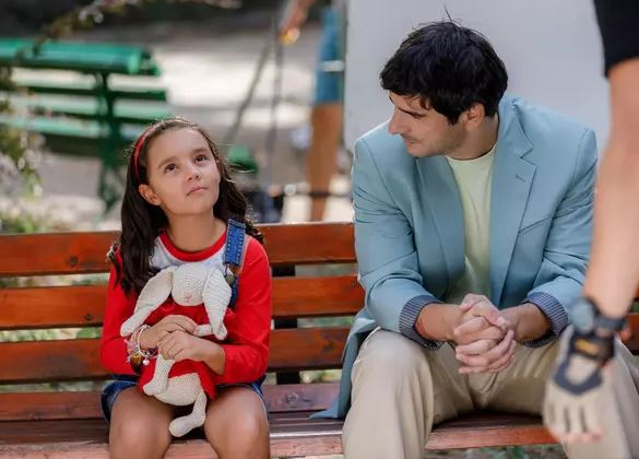 Eva Măruță și Alex Bogdan - rolurile principale din comedia "Tati part-time"