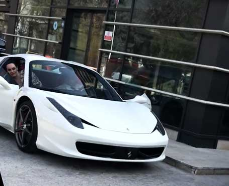 Adi Minune a ieșit cu ”amanta” Oana la un restaurant de lux, cu Ferrari-ul de 200.000 de euro