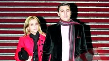 Iubitul ii duce pachetelul la studio