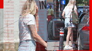 CANCAN.RO a descoperit-o pe Alina Plugaru în buricul Capitalei! Nu mai e blondina care strălucea în lumina reflectoarelor! Starleta s-a transformat în fetița timidă!