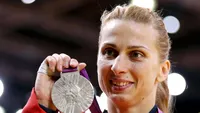 Campioana olimpică ALINA DUMITRU a „fugit“ două ore de lângă băieţelul ei pentru a se răsfăţa la salon!