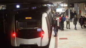 Tentativă de sinucidere la metrou, la Apărătorii Patriei!