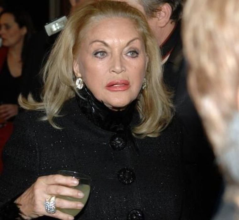 Adriana Bahmuțeanu, acuze incredibile la adresa lui Cătălin Negreanu, fiul Zinei Dumitrescu. “Nu i-a respectat ultima dorință! I-a vândut…”