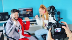 Alina Sorescu, surprinsă în compania unui artist celebru după divorţ. Fanii au rămas uimiţi