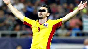 A marcat în baie? Paranormal! Un atacant de Naţională şi-a înşelat iubita cu aceasta de faţă