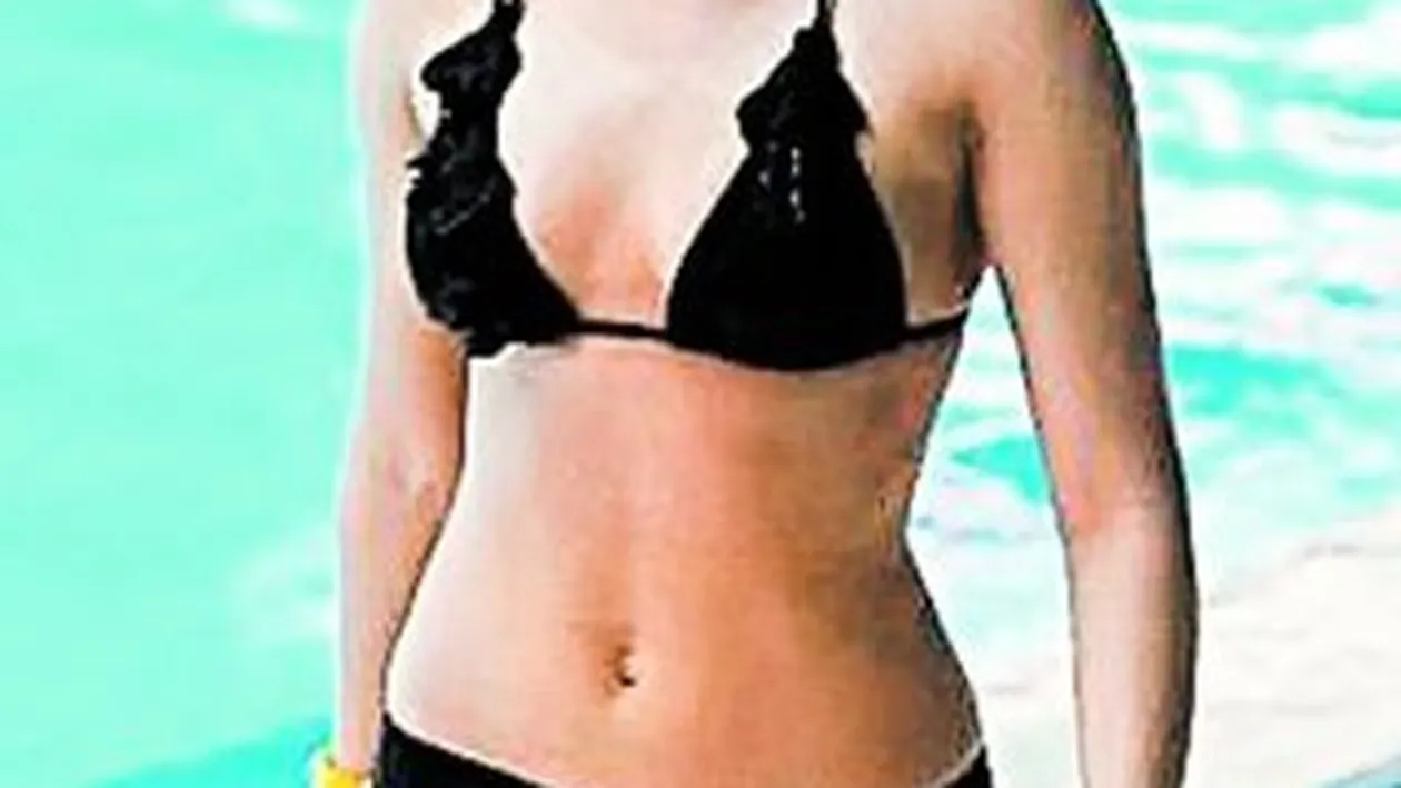 Ii plateste o vedeta Playboy!