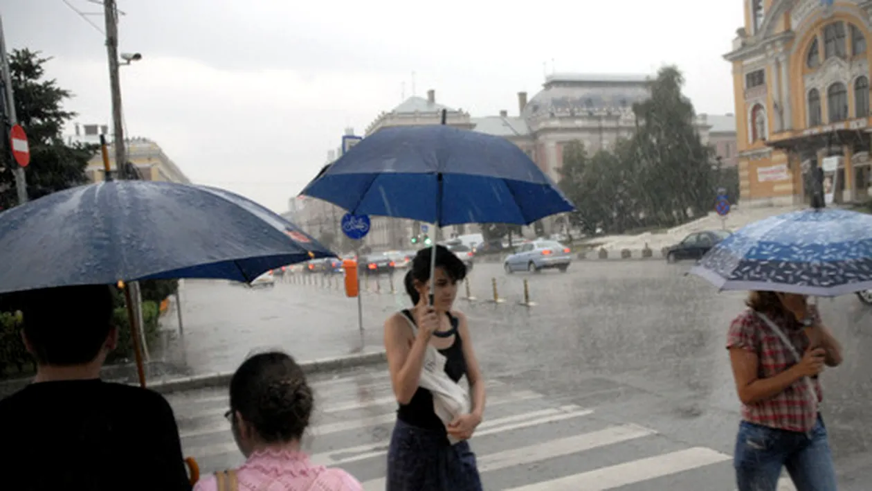 METEO 19 SEPTEMBRIE! Înnorări temporare şi ploi locale, însoţite de descărcări electrice. 