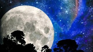 Luna se micsoreaza