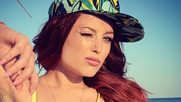 Ai mai vazut-o in aceasta vara la plaja, dar in aceasta ipostaza nu s-a mai pozat! Elena Gheorghe, uda si aproape dezbracata