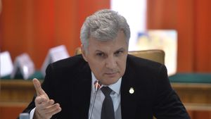 Isărescu și Chirițoiu, chemați la audieri, pe 29 ianuarie, la Comisia economică a Senatului