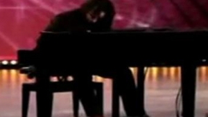 VIDEO Avem cu ce ne mandri! Un roman a ridicat publicul in picioare la  "Norvegienii au talent 2011"