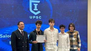 Elon Musk se înclină în fața elevilor din Constanța. Tinerii români au găsit  înaintea magnatului soluția pentru colonizarea Planetei Marte