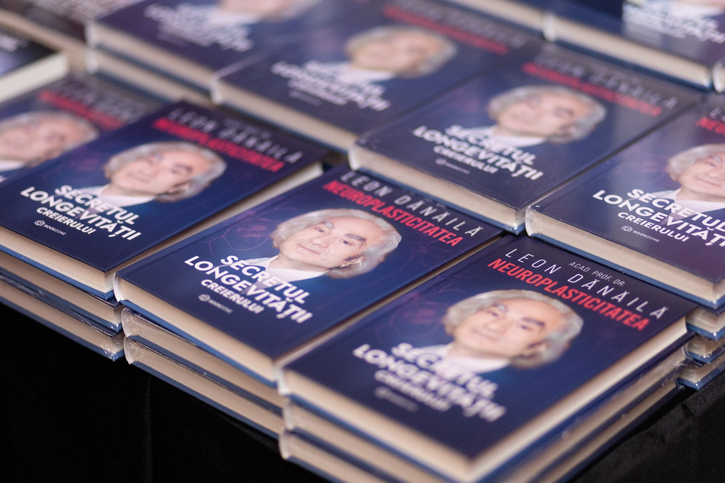 Academicianul Leon Dănăilă și-a lansat prima lucrare pentru publicul larg - „Neuroplasticitatea. Secretul longevității creierului”