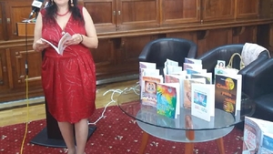 Scriitoarea Rodica Nicoleta Ion își vinde cărțile ca să își cumpere un aparat auditiv
