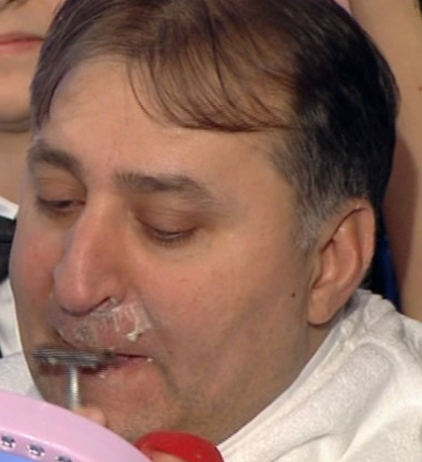 Vali Vijelie şi-a pierdut mustaţa la pariuri! Ce s-a întâmplat: “Din cauza Minodorei…“
