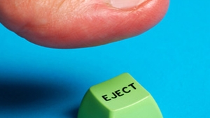 Un elev a fost exmatriculat pentru ca a amenintat-o pe directoarea scolii pe Facebook!
