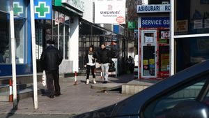 Raluka nu isi scapa iubitul din ochi nici la sala de forta! Se antreneaza alaturi de el ca sa-l tina departe de ispite!