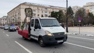 Icoană făcătoare de minuni, plimbată pe străzi și prin spitalele din Craiova, pentru a alunga epidemia de coronavirus