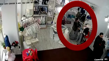VIDEO EXCLUSIV. Furt spectaculos la Arad, după metoda Bebeluşul. Hoţilor nu le-a păsat de camerele de supraveghere