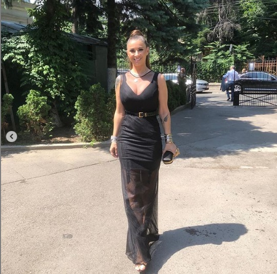 Anamaria Prodan NU se dezminte. În ce rochie a apărut vedeta când și-a creștinat cel mai mic fin, pe Kostas