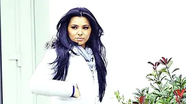 Caragea e tare, vinde haine in parcare. I-a aratat portbagajul unui rival